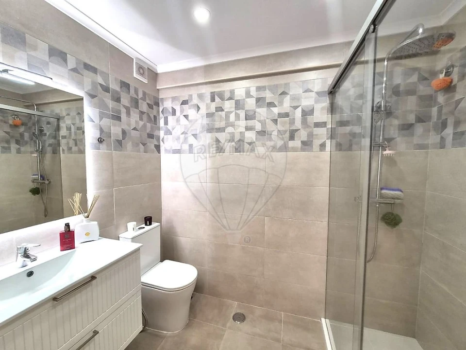 Apartamento T2 para Venda em Agualva e Mira-Sintra Foto 7