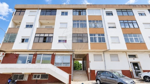 Apartamento T3 para Venda em Carregado e Cadafais