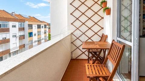 Apartamento T3 para Venda em Carregado e Cadafais