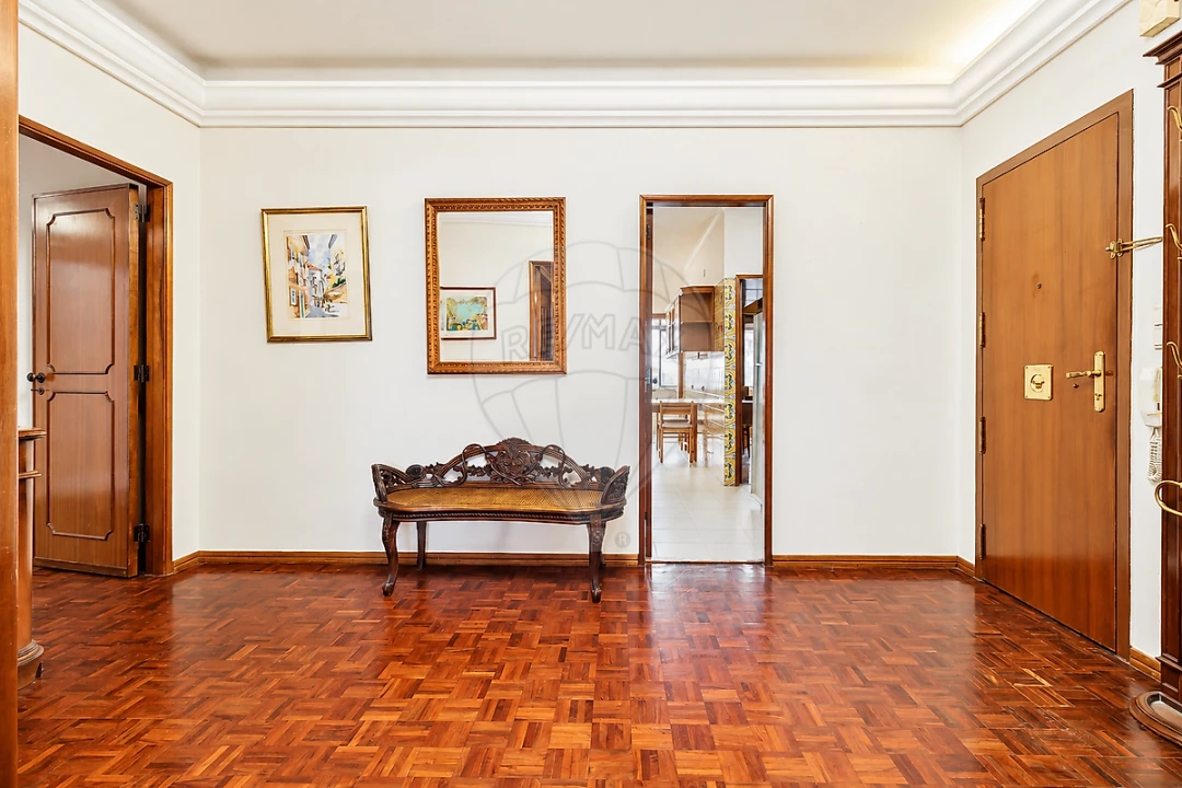 Apartamento T4 para Venda em Alvalade Foto 10
