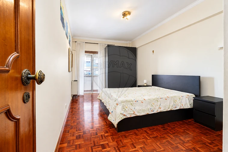 Apartamento T4 para Venda em Alvalade Foto 29