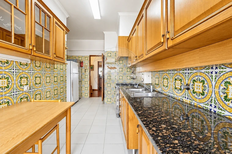 Apartamento T4 para Venda em Alvalade Foto 13
