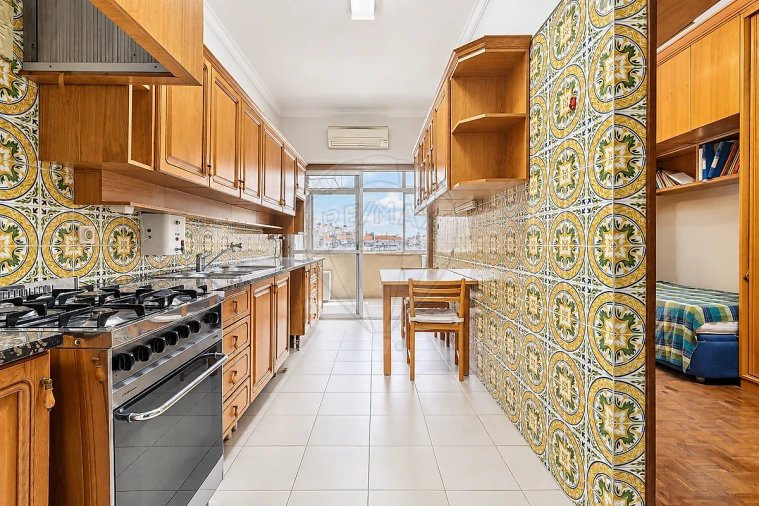 Apartamento T4 para Venda em Alvalade Foto 12