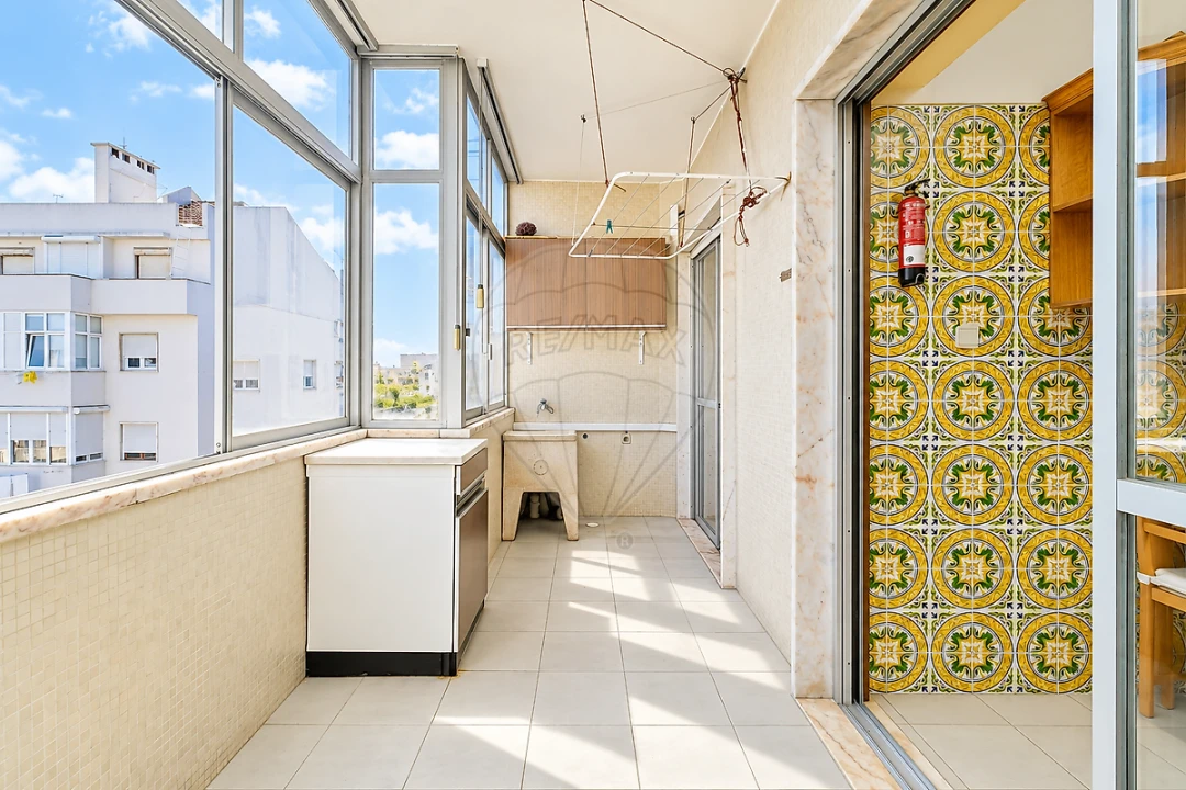 Apartamento T4 para Venda em Alvalade Foto 18