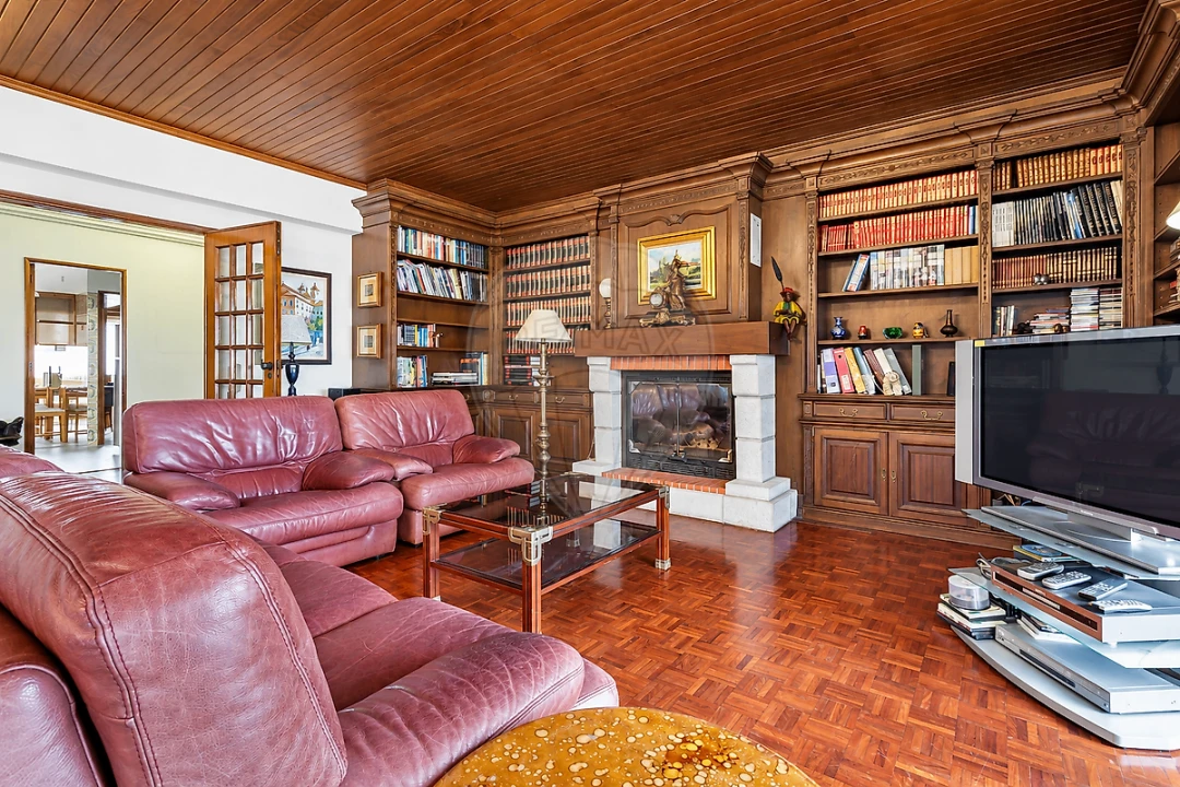 Apartamento T4 para Venda em Alvalade Foto 3