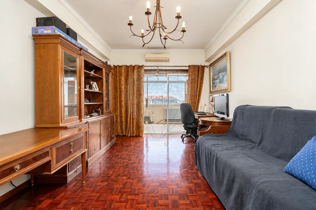 Apartamento T4 para Venda em Alvalade Foto 1
