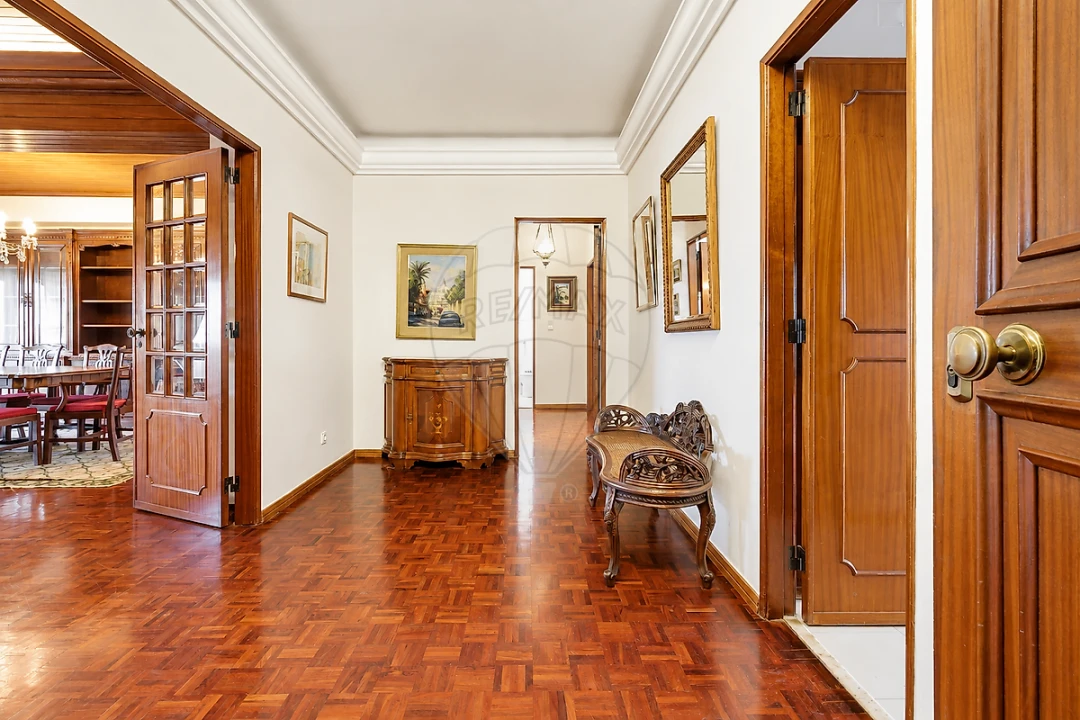 Apartamento T4 para Venda em Alvalade Foto 9