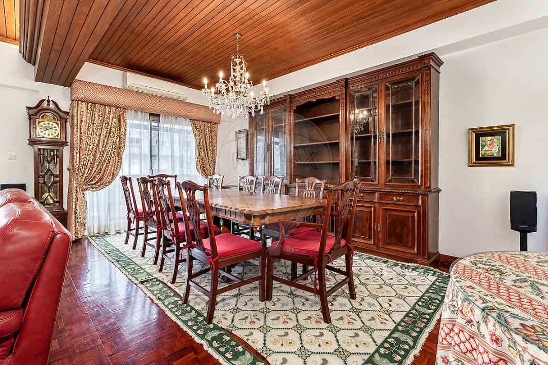Apartamento T4 para Venda em Alvalade Foto 6