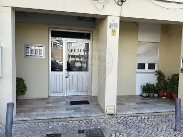 Apartamento T1 para Venda em Oeiras e São Julião da Barra, Paço de Arcos e Caxias