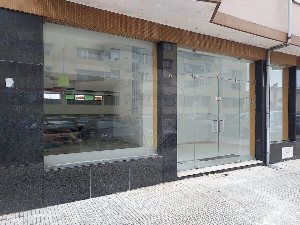 Loja para Arrendamento em São Mamede de Infesta e Senhora da Hora Foto 2
