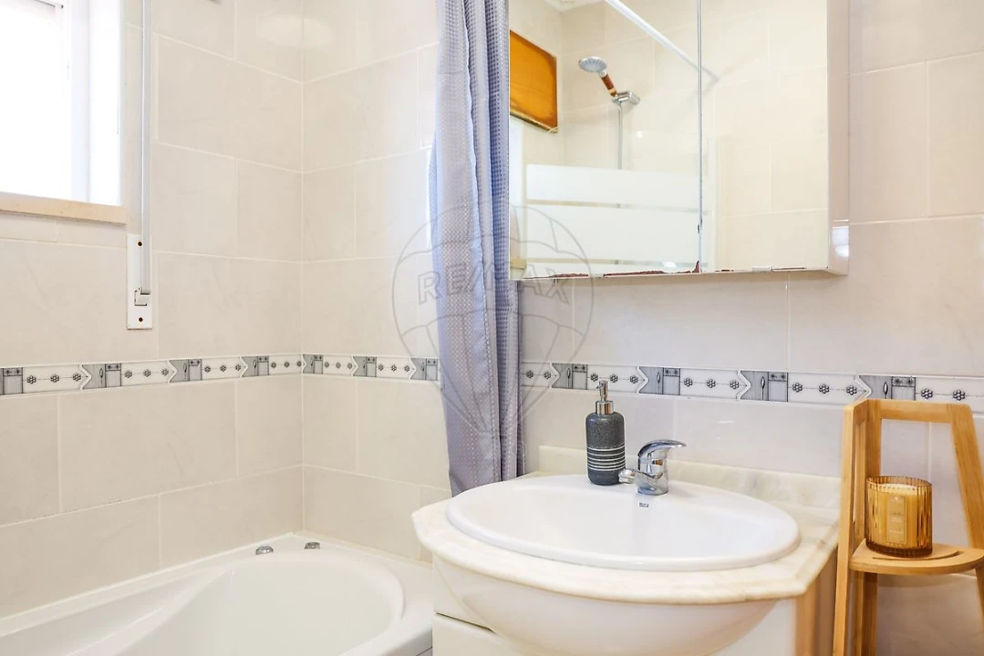 Apartamento T1 para Venda em Azambuja Foto 7