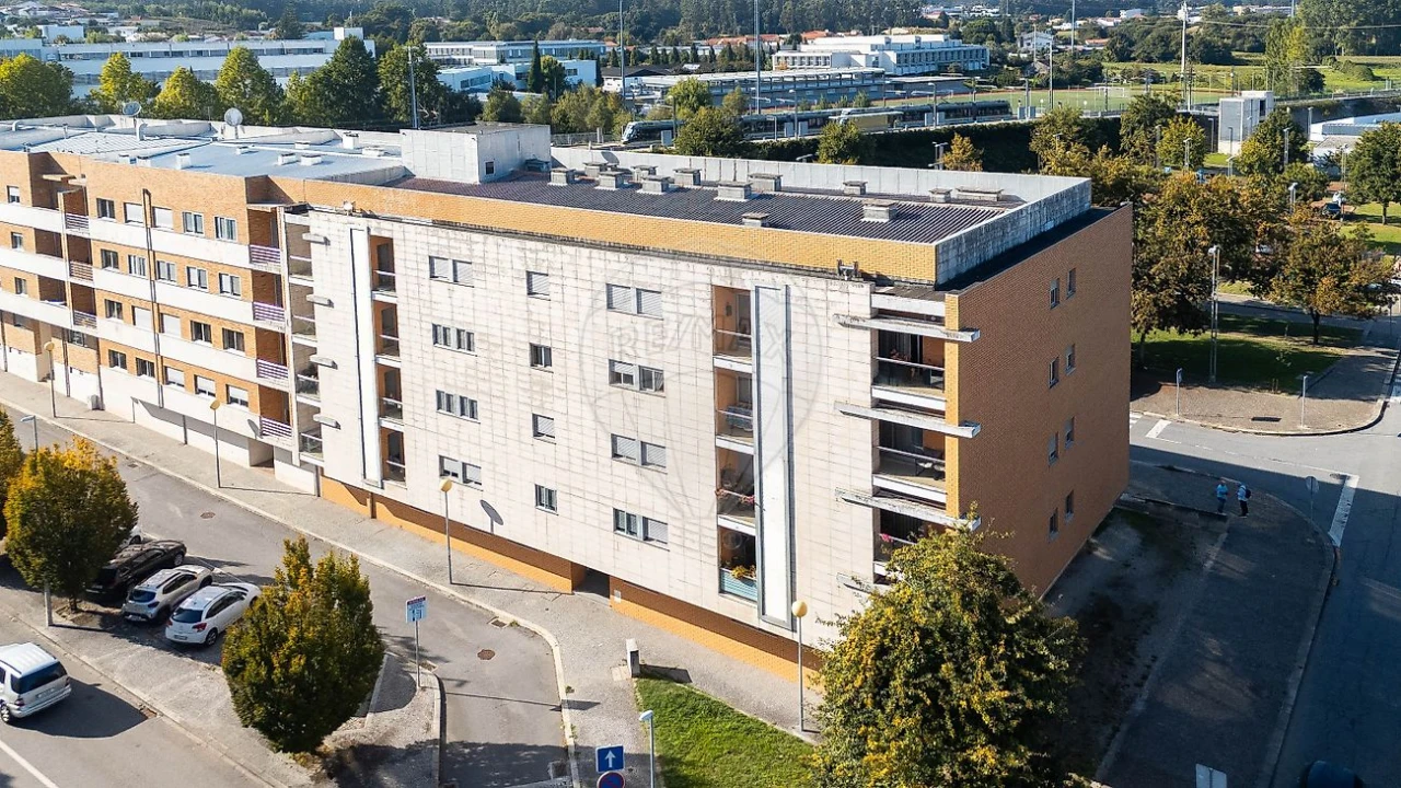 Apartamento T2 para Venda em Castêlo da Maia Foto 9