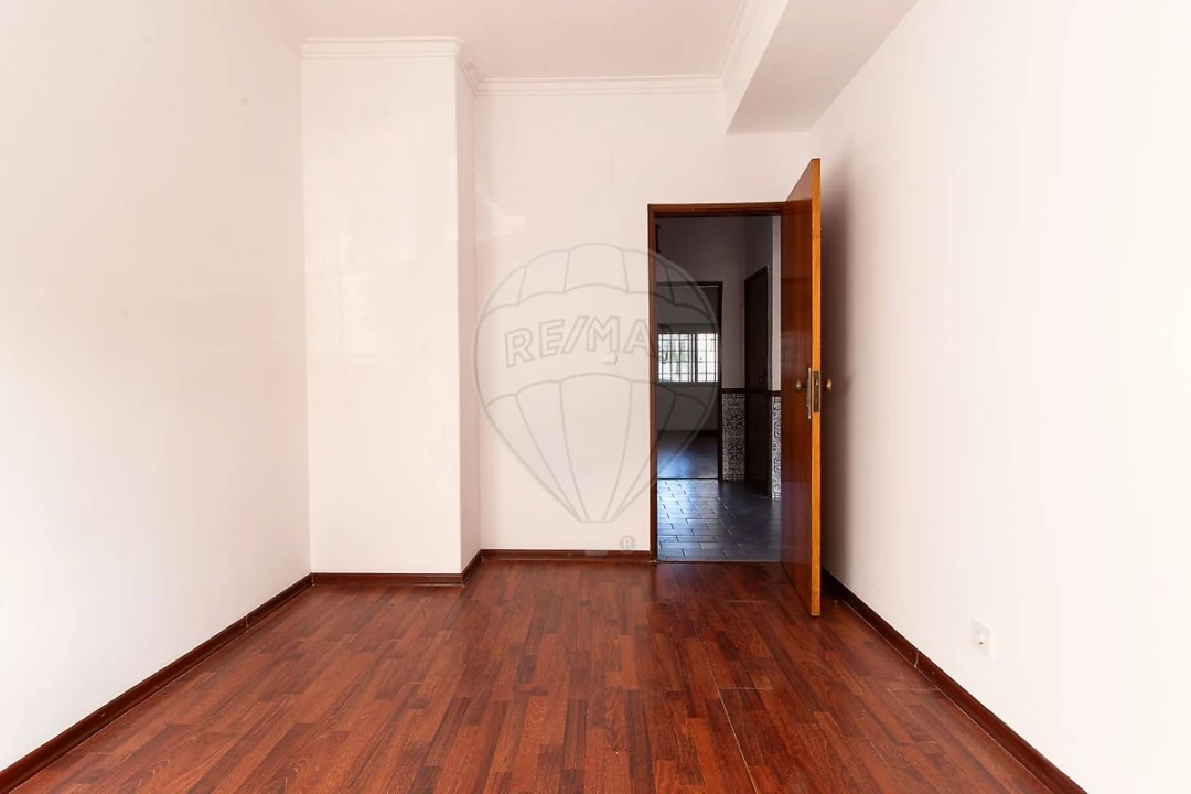 Apartamento T2 para Venda em Mina de Água Foto 3
