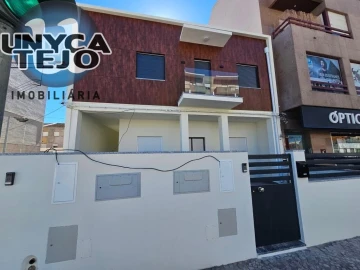 Apartamento T2 para Venda em Baixa da Banheira e Vale da Amoreira