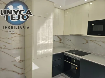 Apartamento T2 para Venda em Baixa da Banheira e Vale da Amoreira