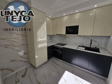 Apartamento T2 para Venda em Baixa da Banheira e Vale da Amoreira