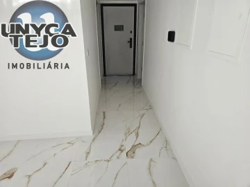 Apartamento T2 para Venda em Baixa da Banheira e Vale da Amoreira