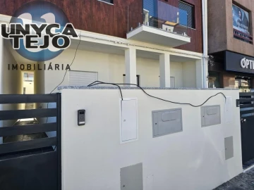 Apartamento T2 para Venda em Baixa da Banheira e Vale da Amoreira