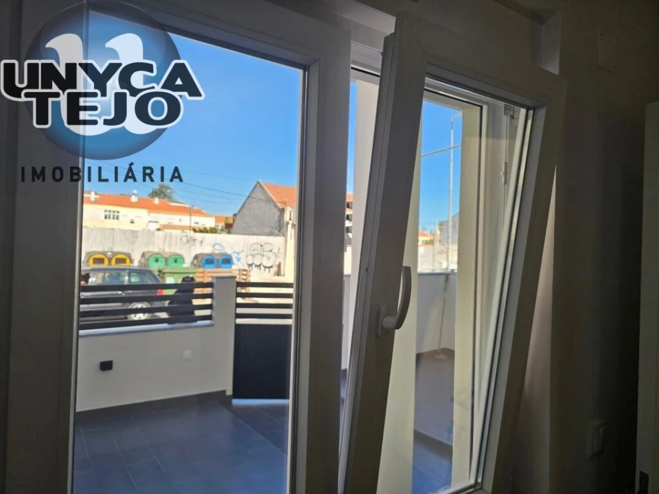 Apartamento T2 para Venda em Baixa da Banheira e Vale da Amoreira Foto 38