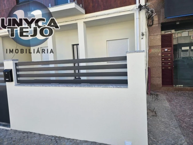 Apartamento T2 para Venda em Baixa da Banheira e Vale da Amoreira Foto 3