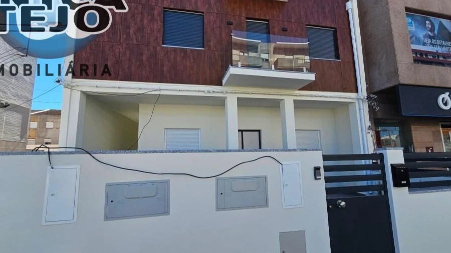 Apartamento T2 para Venda em Baixa da Banheira e Vale da Amoreira