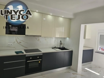 Apartamento T2 para Venda em Baixa da Banheira e Vale da Amoreira