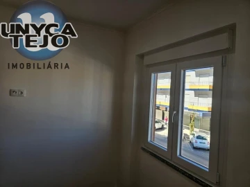 Apartamento T2 para Venda em Baixa da Banheira e Vale da Amoreira