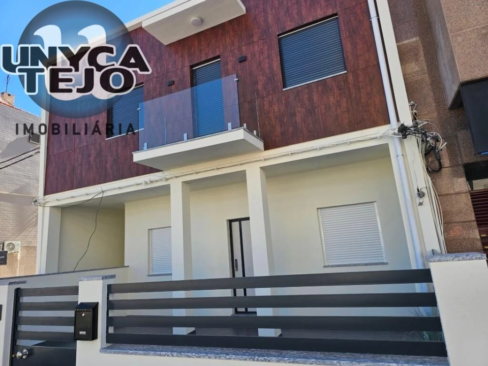 Apartamento T2 para Venda em Baixa da Banheira e Vale da Amoreira Foto 1