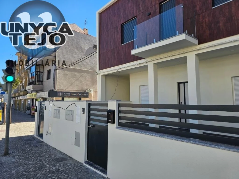 Apartamento T2 para Venda em Baixa da Banheira e Vale da Amoreira Foto 3