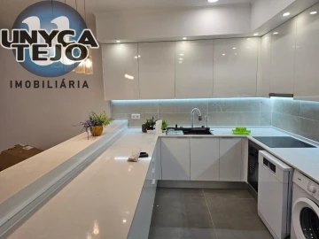 Apartamento T3 para Venda em Baixa da Banheira e Vale da Amoreira
