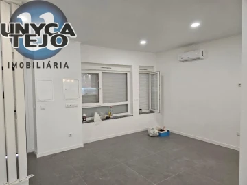 Apartamento T3 para Venda em Baixa da Banheira e Vale da Amoreira