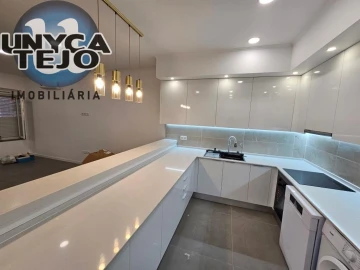 Apartamento T3 para Venda em Baixa da Banheira e Vale da Amoreira