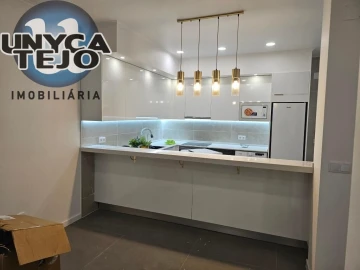 Apartamento T3 para Venda em Baixa da Banheira e Vale da Amoreira