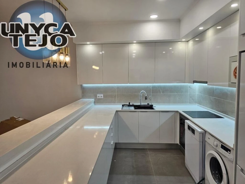 Apartamento T3 para Venda em Baixa da Banheira e Vale da Amoreira Foto 1