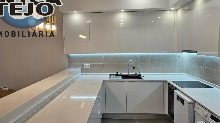 Apartamento T3 para Venda em Baixa da Banheira e Vale da Amoreira