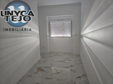 Apartamento T3 para Venda em Baixa da Banheira e Vale da Amoreira