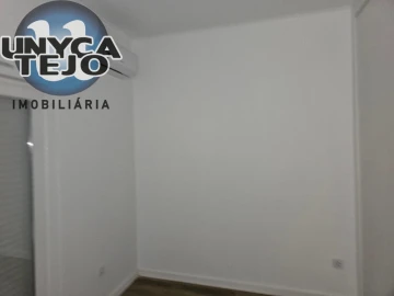 Apartamento T3 para Venda em Baixa da Banheira e Vale da Amoreira