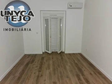 Apartamento T3 para Venda em Baixa da Banheira e Vale da Amoreira