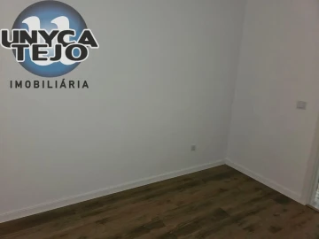 Apartamento T3 para Venda em Baixa da Banheira e Vale da Amoreira