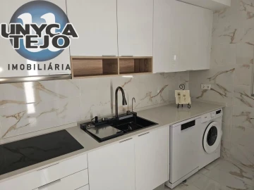 Apartamento T3 para Venda em Baixa da Banheira e Vale da Amoreira