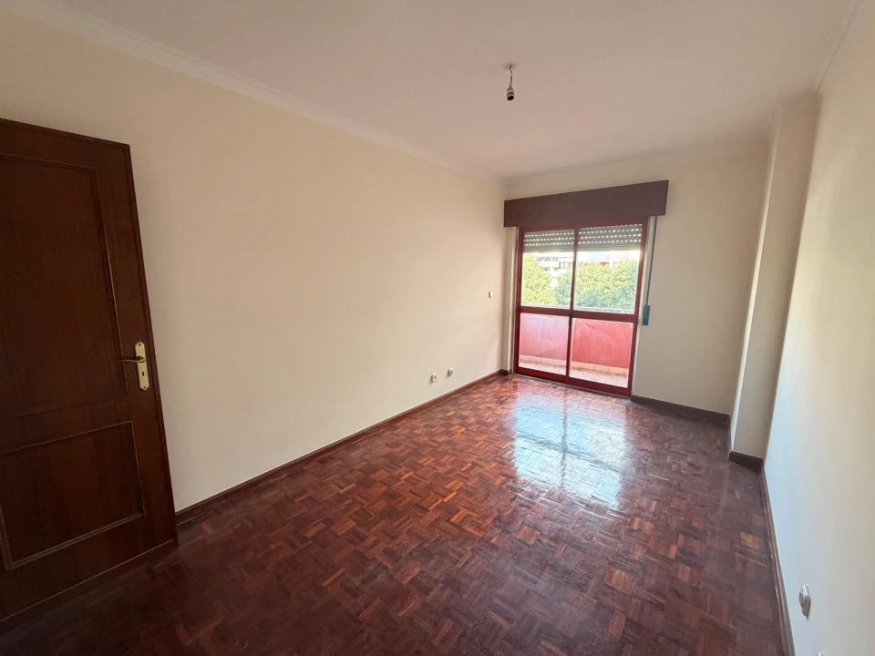 Apartamento T2 para Venda em Algueirão-Mem Martins Foto 14