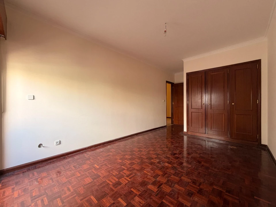 Apartamento T2 para Venda em Algueirão-Mem Martins Foto 16