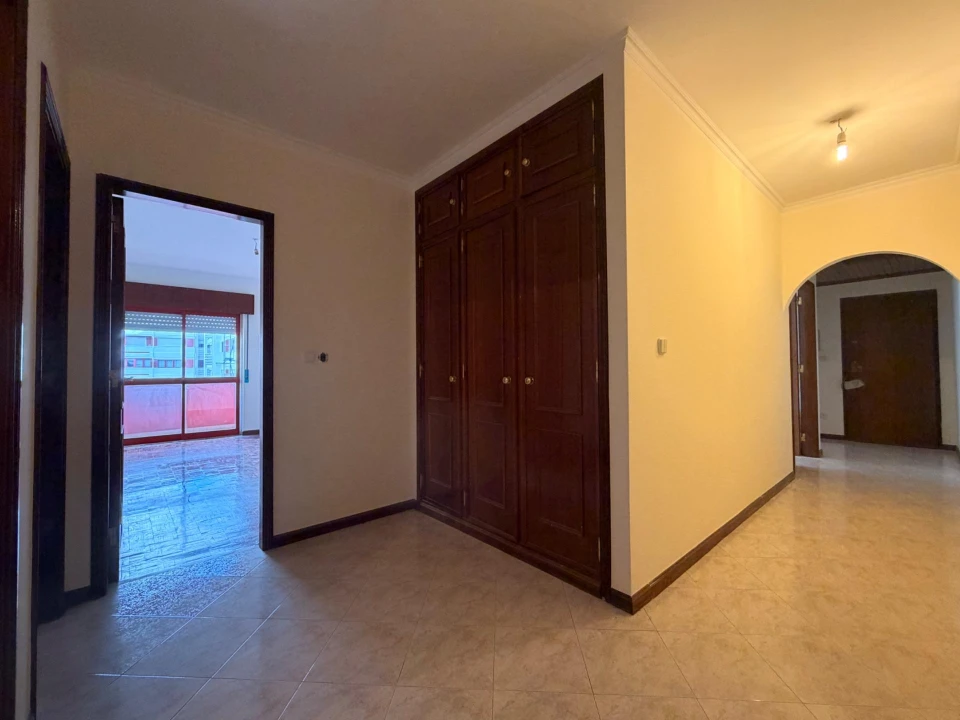 Apartamento T2 para Venda em Algueirão-Mem Martins Foto 3