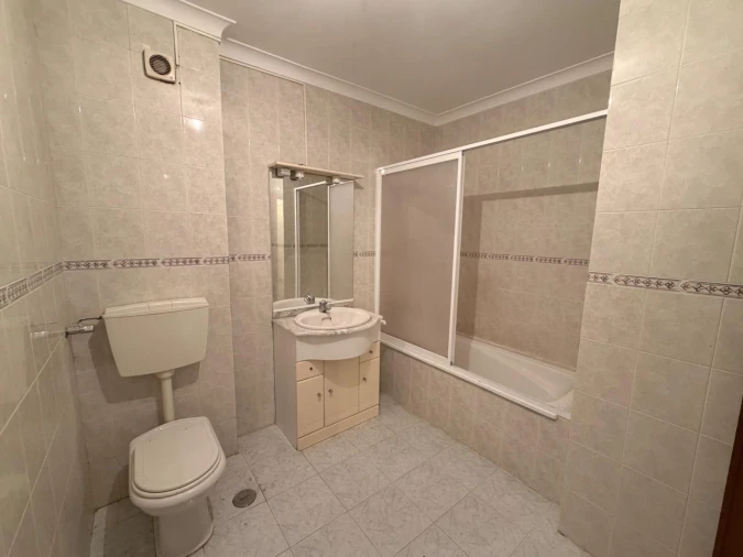 Apartamento T2 para Venda em Algueirão-Mem Martins Foto 24