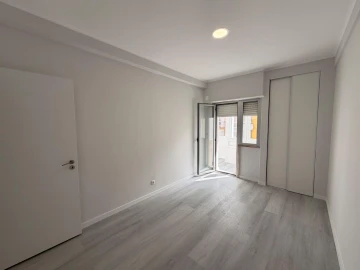 Apartamento T2 para Venda em Oeiras e São Julião da Barra, Paço de Arcos e Caxias