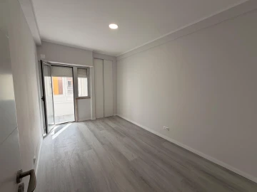 Apartamento T2 para Venda em Oeiras e São Julião da Barra, Paço de Arcos e Caxias