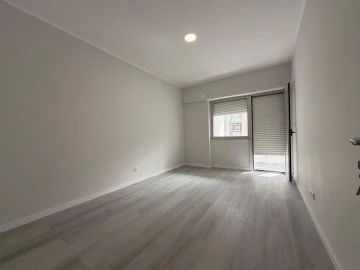 Apartamento T2 para Venda em Oeiras e São Julião da Barra, Paço de Arcos e Caxias