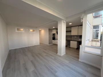 Apartamento T2 para Venda em Oeiras e São Julião da Barra, Paço de Arcos e Caxias