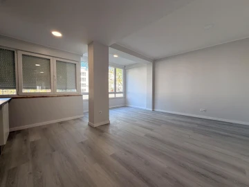 Apartamento T2 para Venda em Oeiras e São Julião da Barra, Paço de Arcos e Caxias