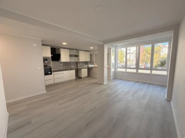 Apartamento T2 para Venda em Oeiras e São Julião da Barra, Paço de Arcos e Caxias